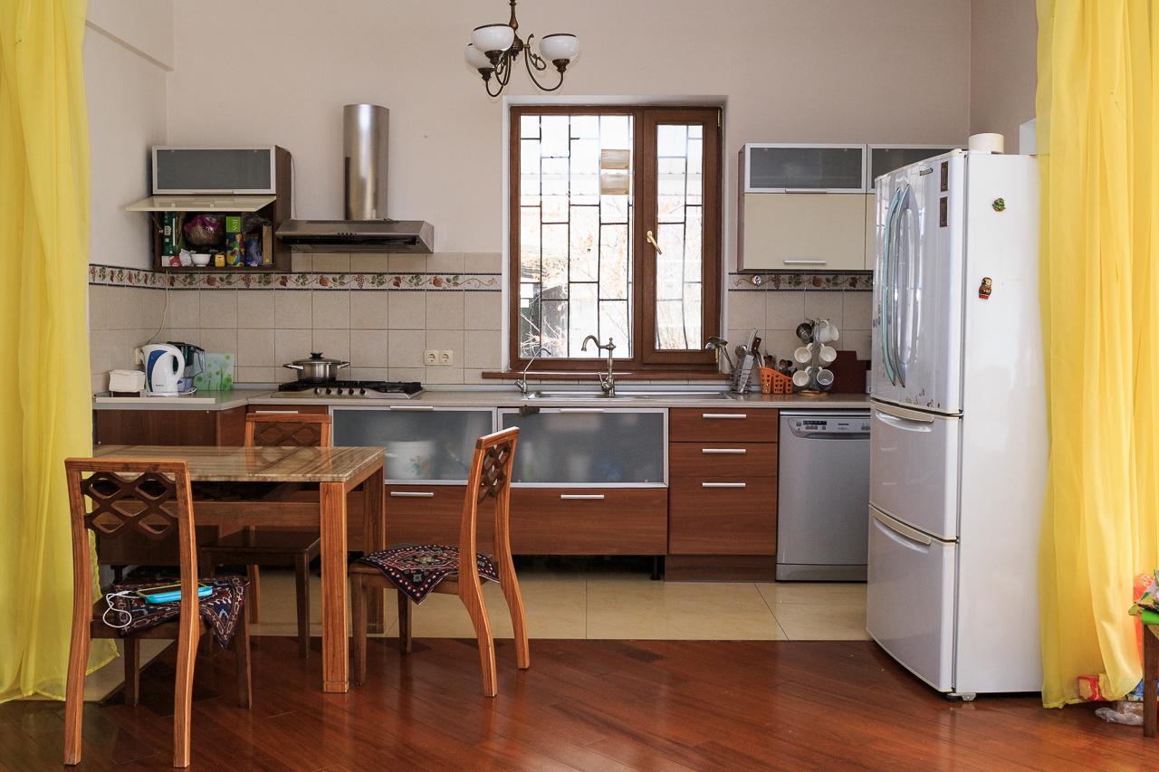 "European" Backpackers Hostel In אלמטי מראה חיצוני תמונה