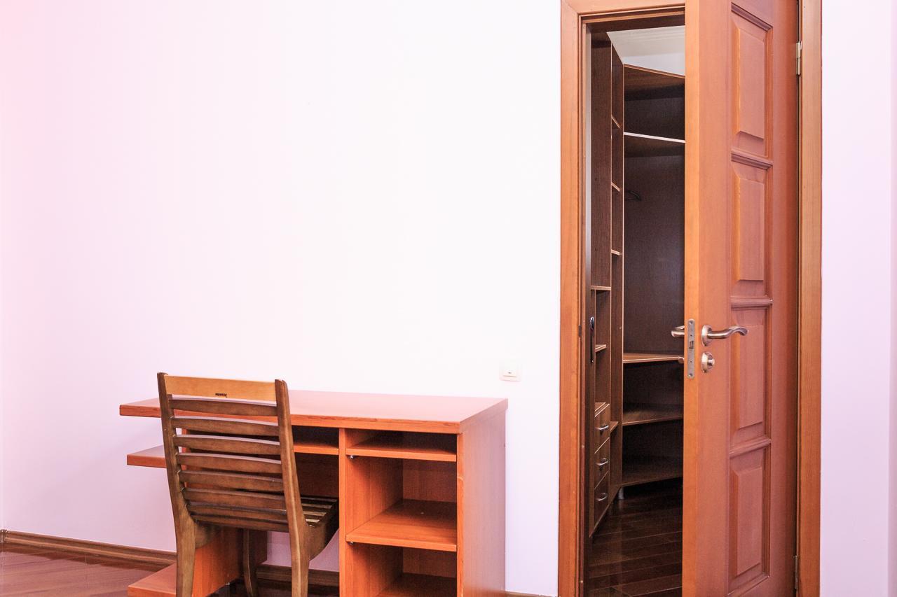 "European" Backpackers Hostel In אלמטי מראה חיצוני תמונה