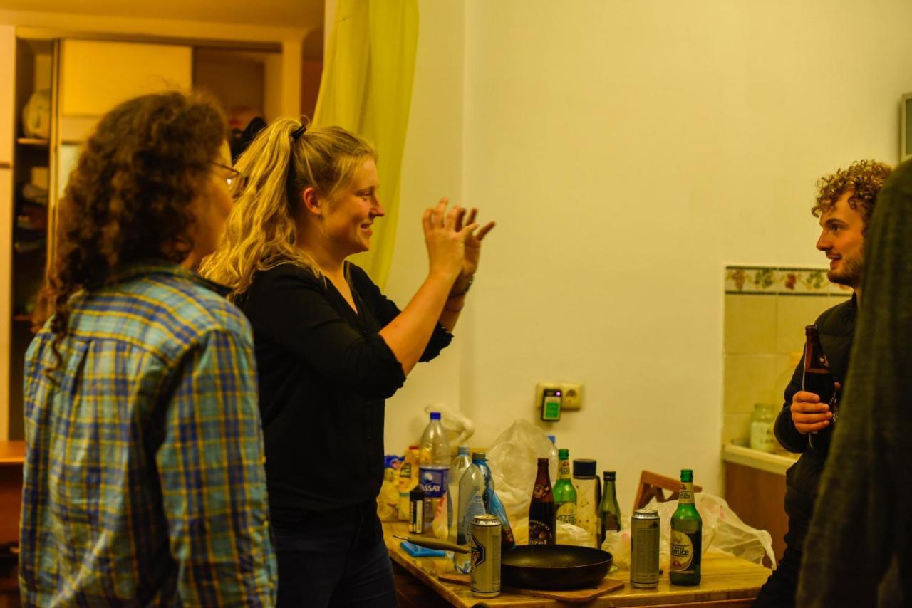 "European" Backpackers Hostel In אלמטי מראה חיצוני תמונה