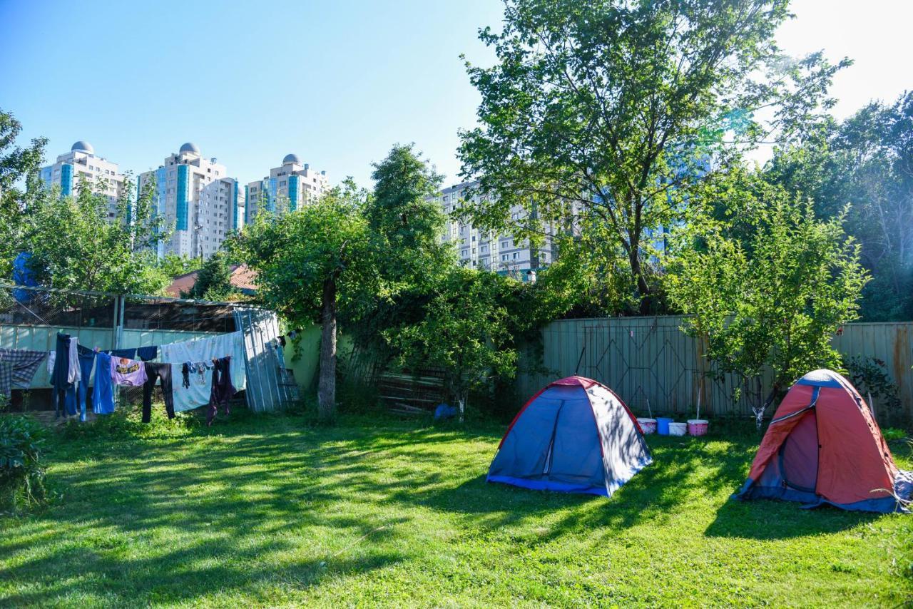 "European" Backpackers Hostel In אלמטי מראה חיצוני תמונה