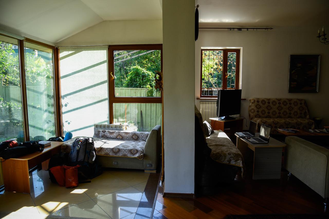 "European" Backpackers Hostel In אלמטי מראה חיצוני תמונה