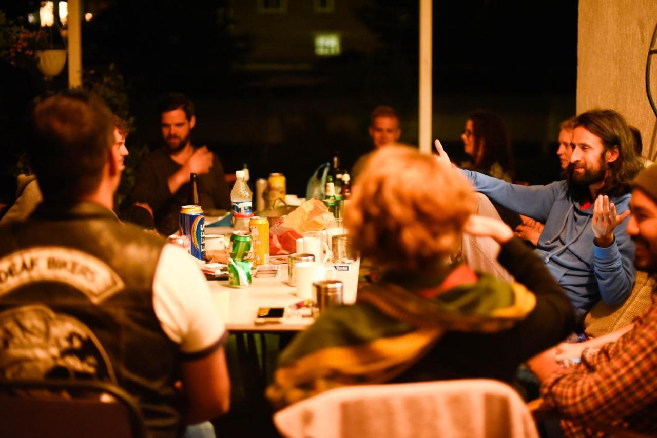 "European" Backpackers Hostel In אלמטי מראה חיצוני תמונה
