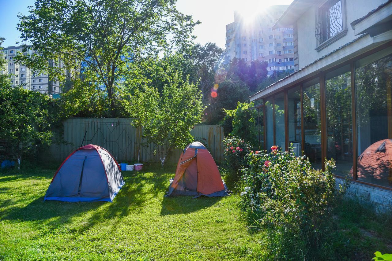 "European" Backpackers Hostel In אלמטי מראה חיצוני תמונה