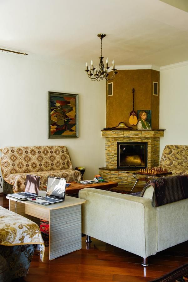 "European" Backpackers Hostel In אלמטי מראה חיצוני תמונה