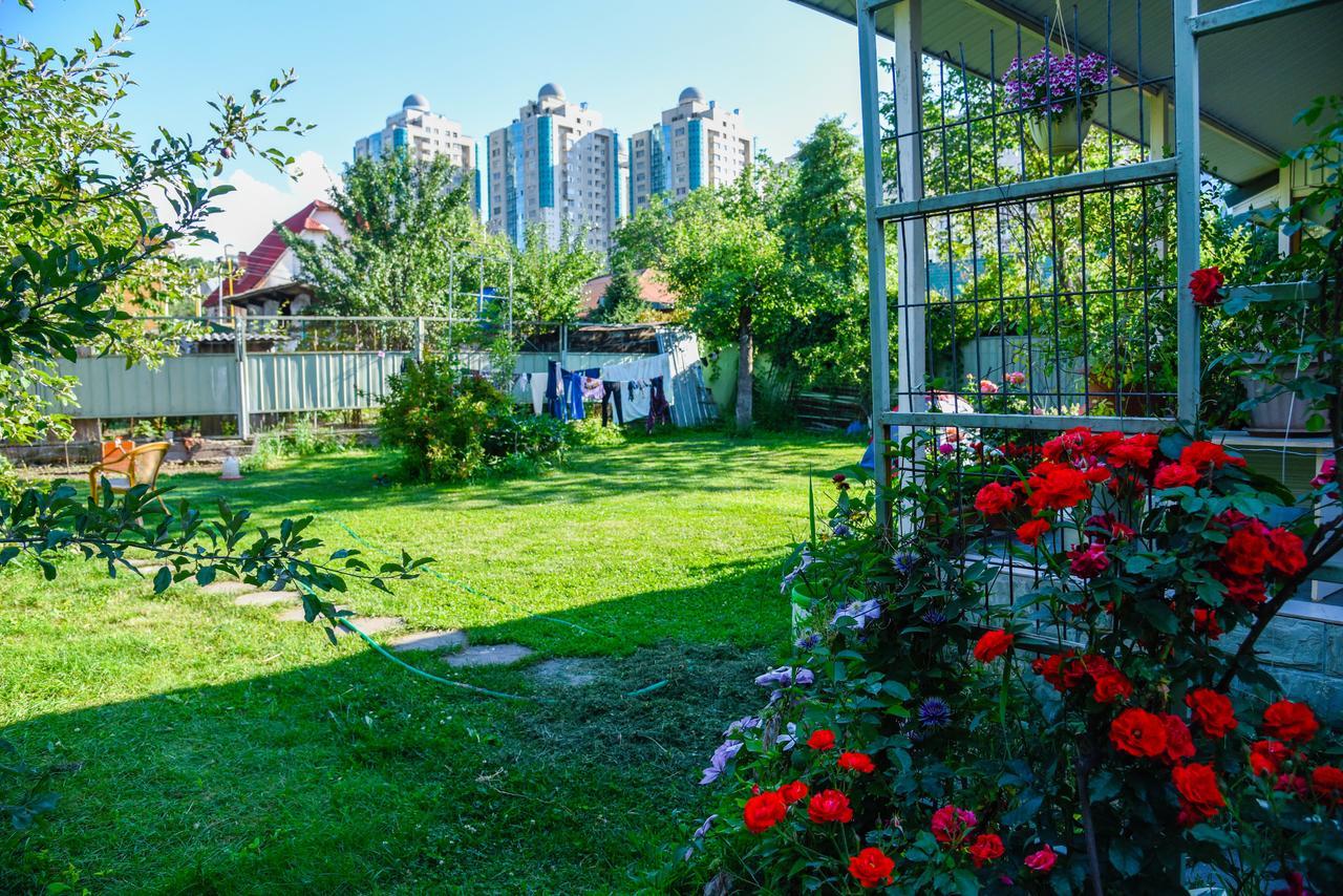 "European" Backpackers Hostel In אלמטי מראה חיצוני תמונה