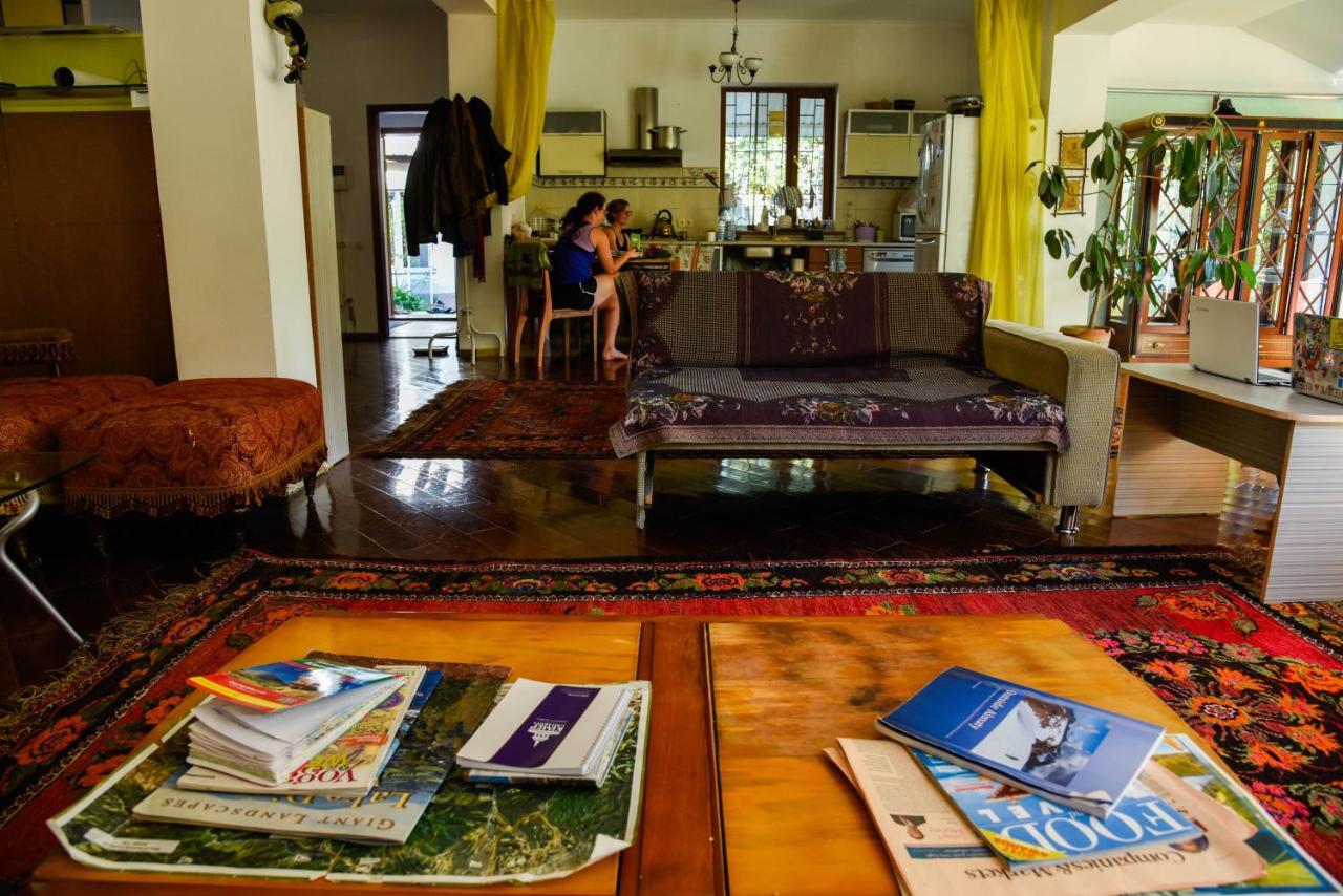 "European" Backpackers Hostel In אלמטי מראה חיצוני תמונה