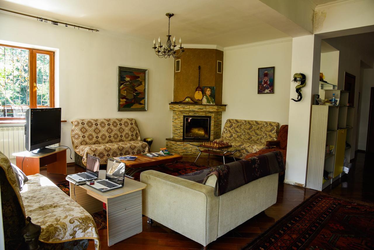 "European" Backpackers Hostel In אלמטי מראה חיצוני תמונה