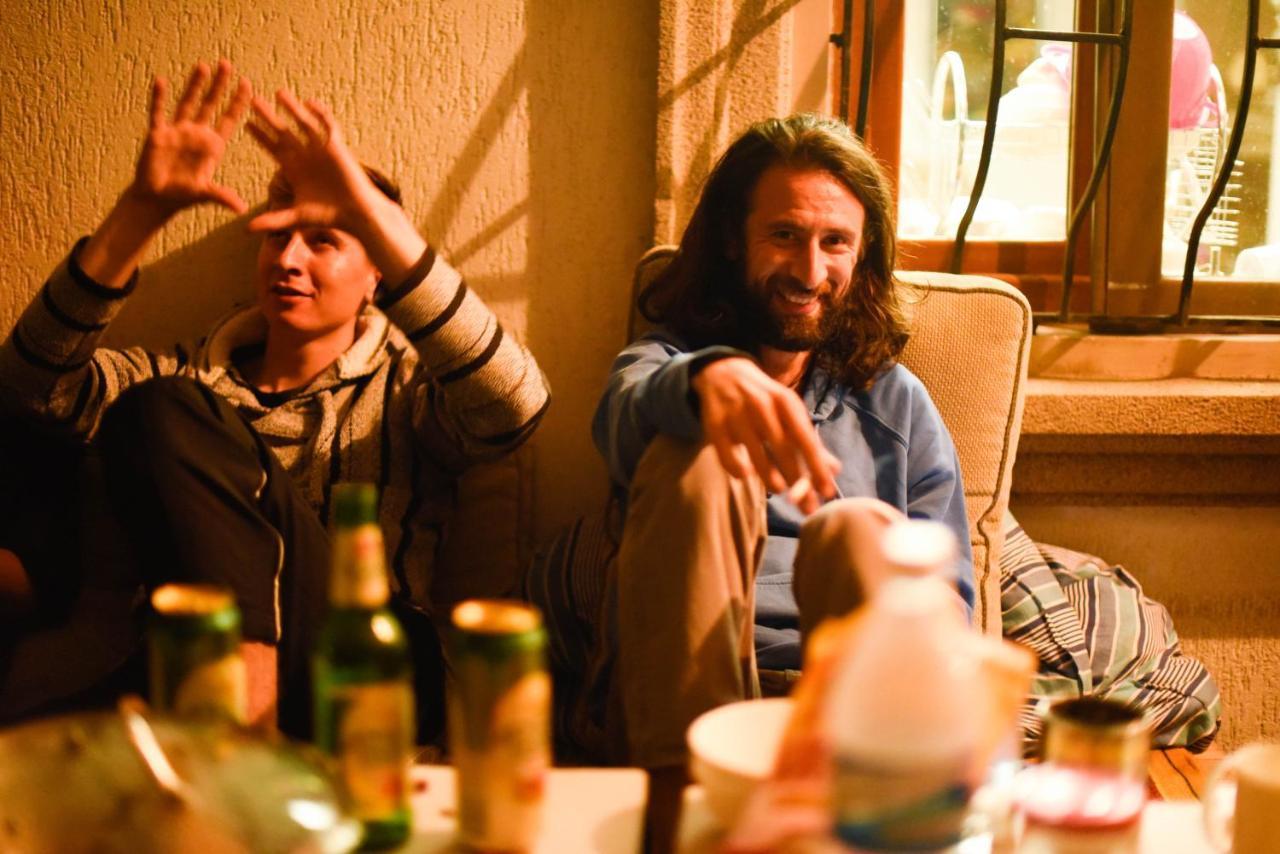 "European" Backpackers Hostel In אלמטי מראה חיצוני תמונה