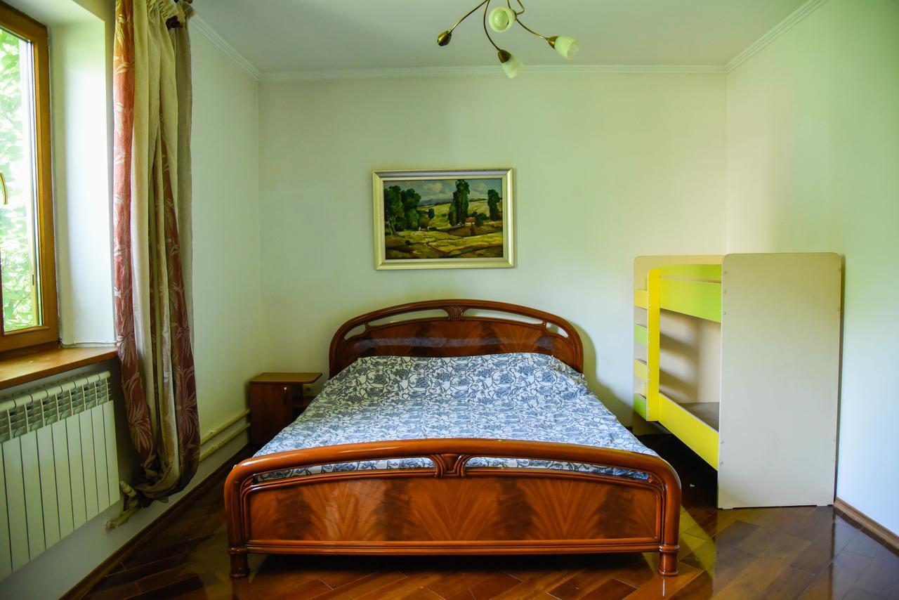 "European" Backpackers Hostel In אלמטי מראה חיצוני תמונה