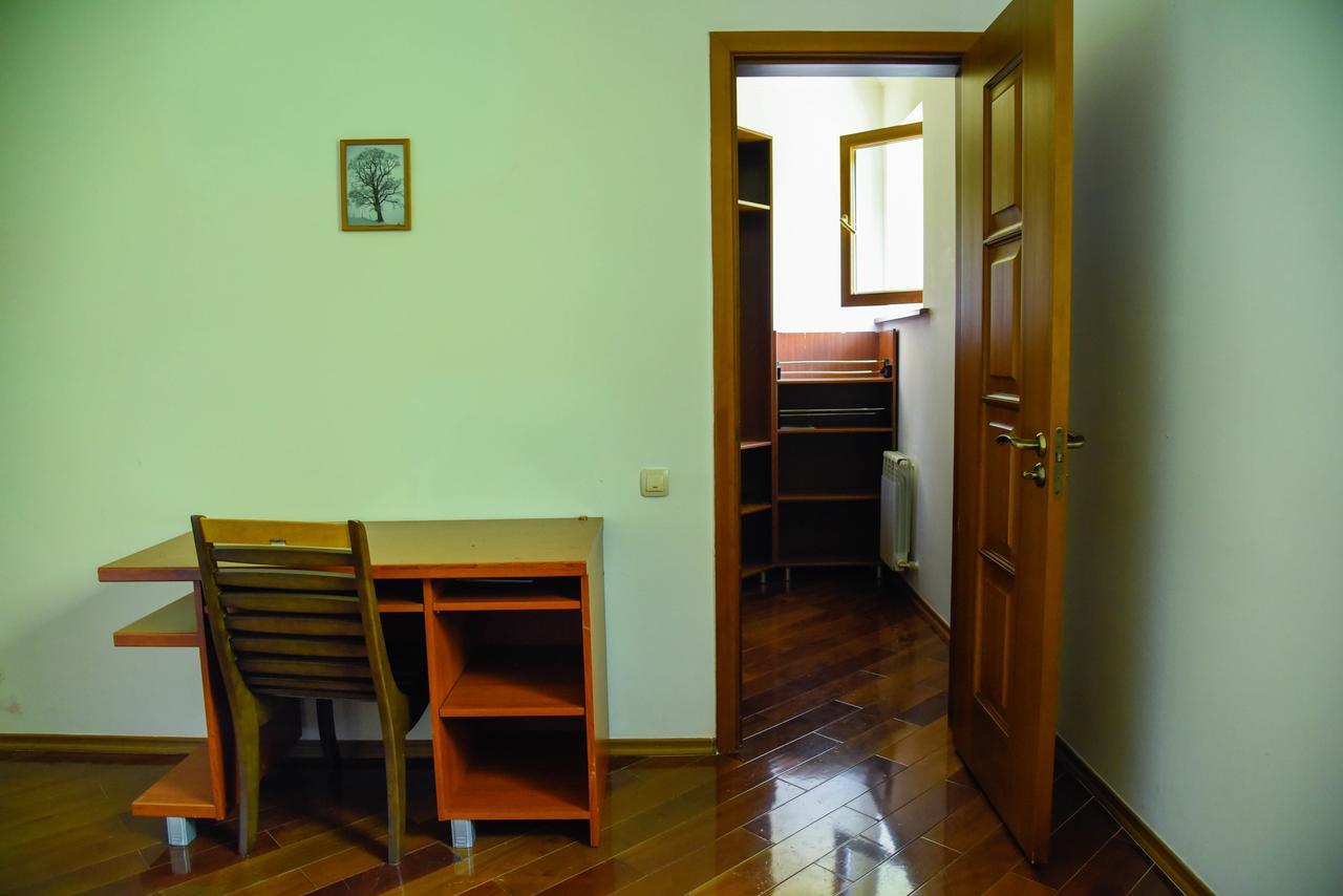"European" Backpackers Hostel In אלמטי מראה חיצוני תמונה