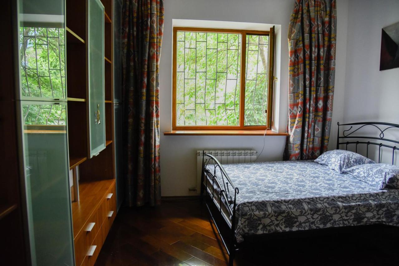 "European" Backpackers Hostel In אלמטי מראה חיצוני תמונה
