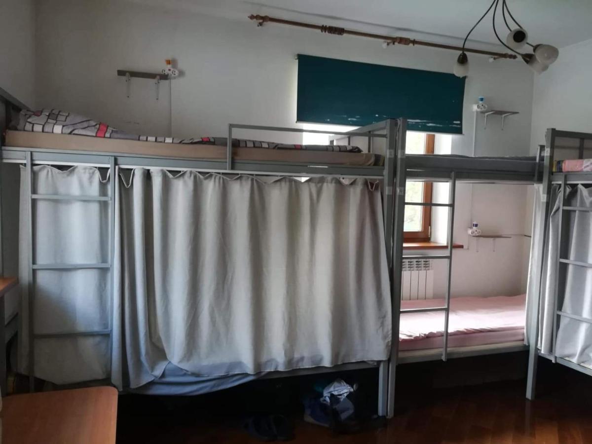 "European" Backpackers Hostel In אלמטי מראה חיצוני תמונה